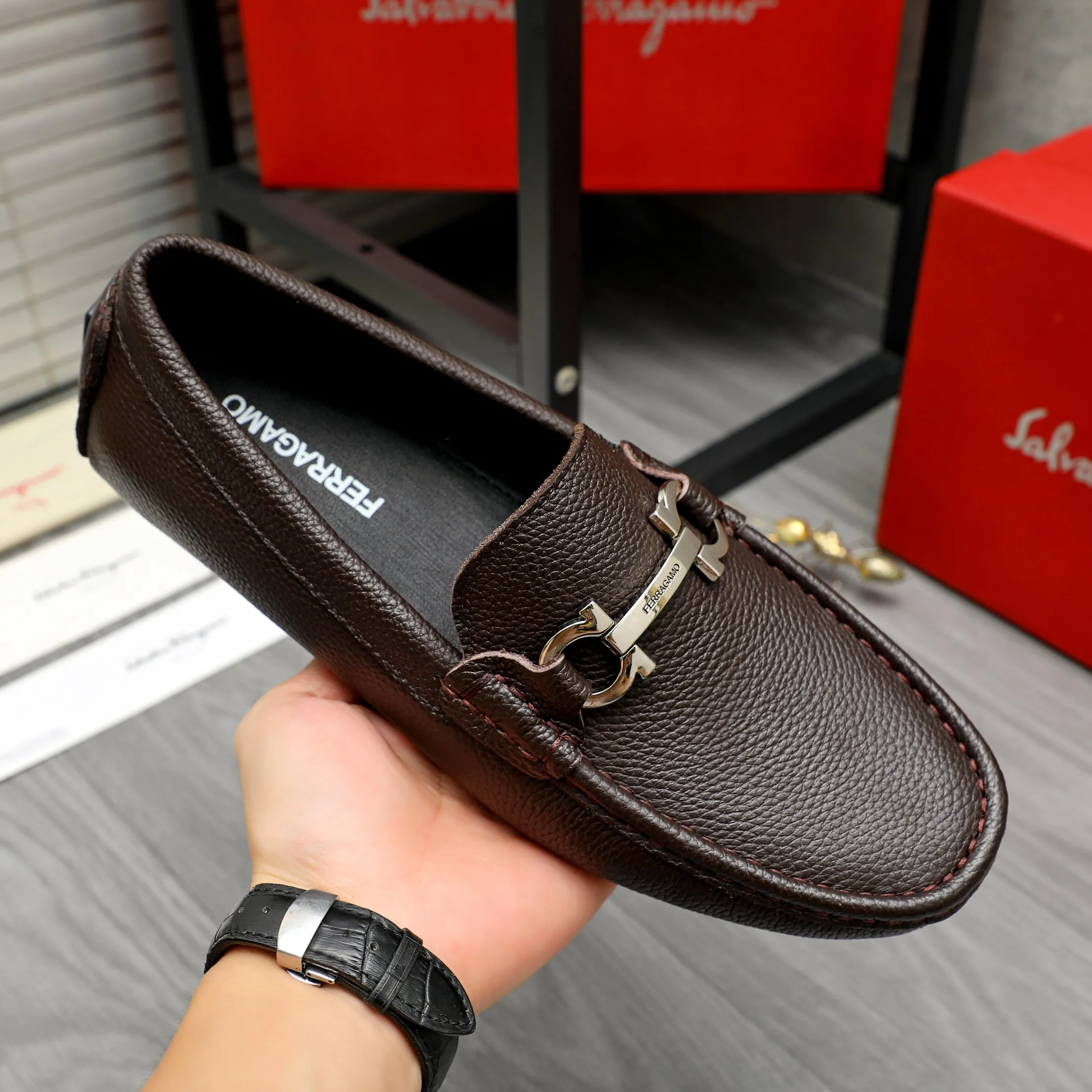 Men's shoes 💰420 Product trademark: Ferragamo "Ferragamo" business casual slip-on shoes Regular size: 38-46 (45.46 is custom-made and non-returnable) Product materials: Selected pebbled cowhide upper, sheepskin lining, original rubber outsole